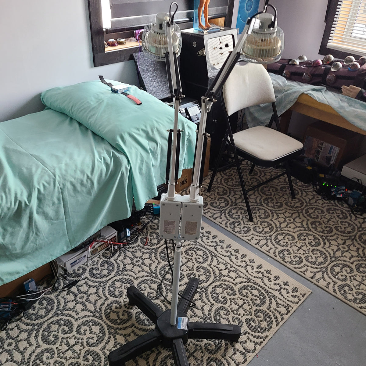 UL-8035  Lampe magnetique therapeutique far infrared, mineral LAMP TDP, 2 tetes sur pieds 500 watts au total