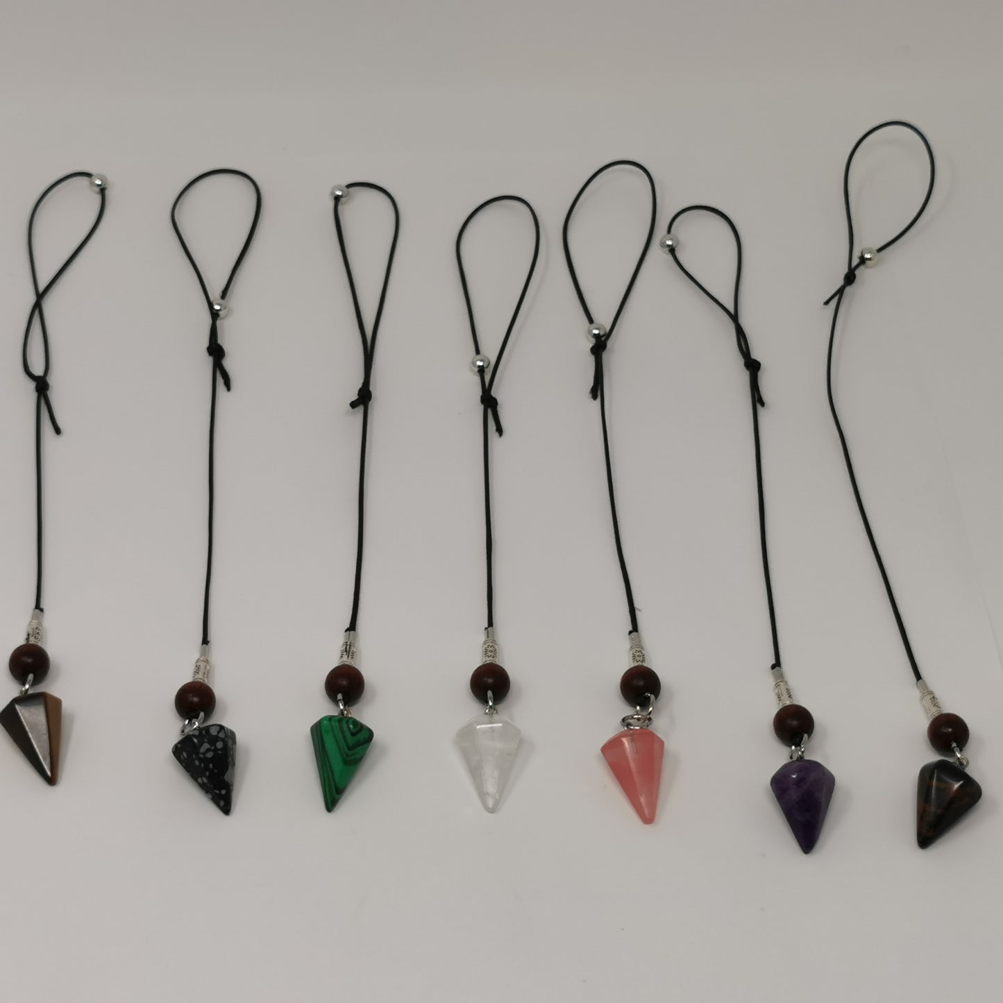 UL-8250  Pendule de radiesthesie sur corde de peau de vache /Dowsing pendulum on cowhide cord