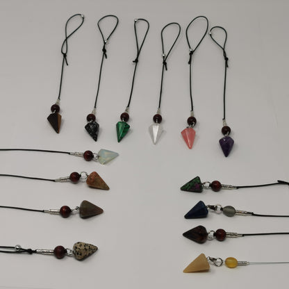 UL-8250  Pendule de radiesthesie sur corde de peau de vache /Dowsing pendulum on cowhide cord