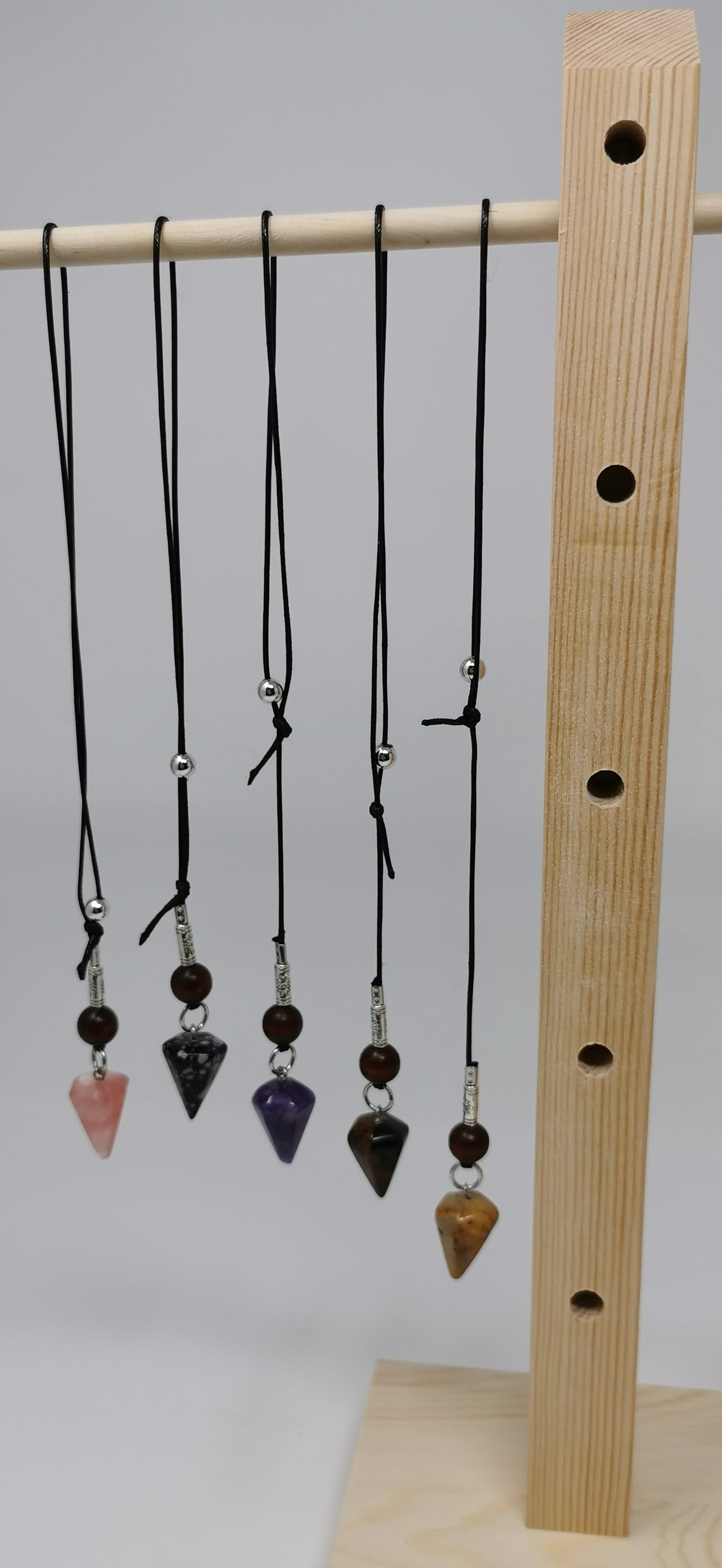 UL-8250  Pendule de radiesthesie sur corde de peau de vache /Dowsing pendulum on cowhide cord