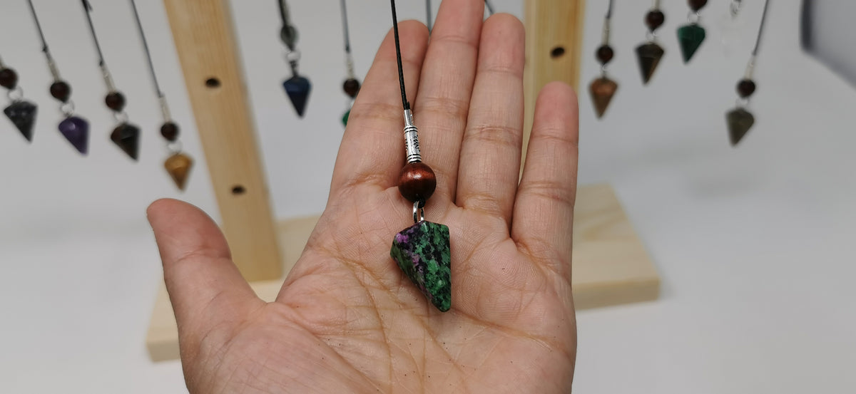 UL-8250  Pendule de radiesthesie sur corde de peau de vache /Dowsing pendulum on cowhide cord