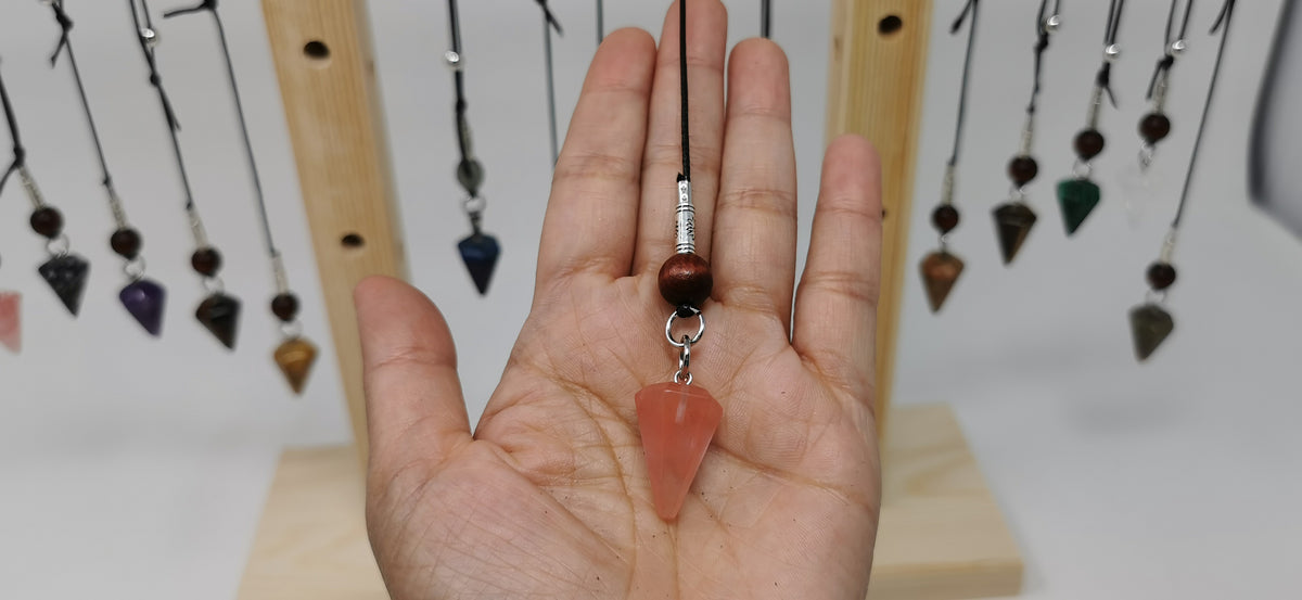 UL-8250  Pendule de radiesthesie sur corde de peau de vache /Dowsing pendulum on cowhide cord