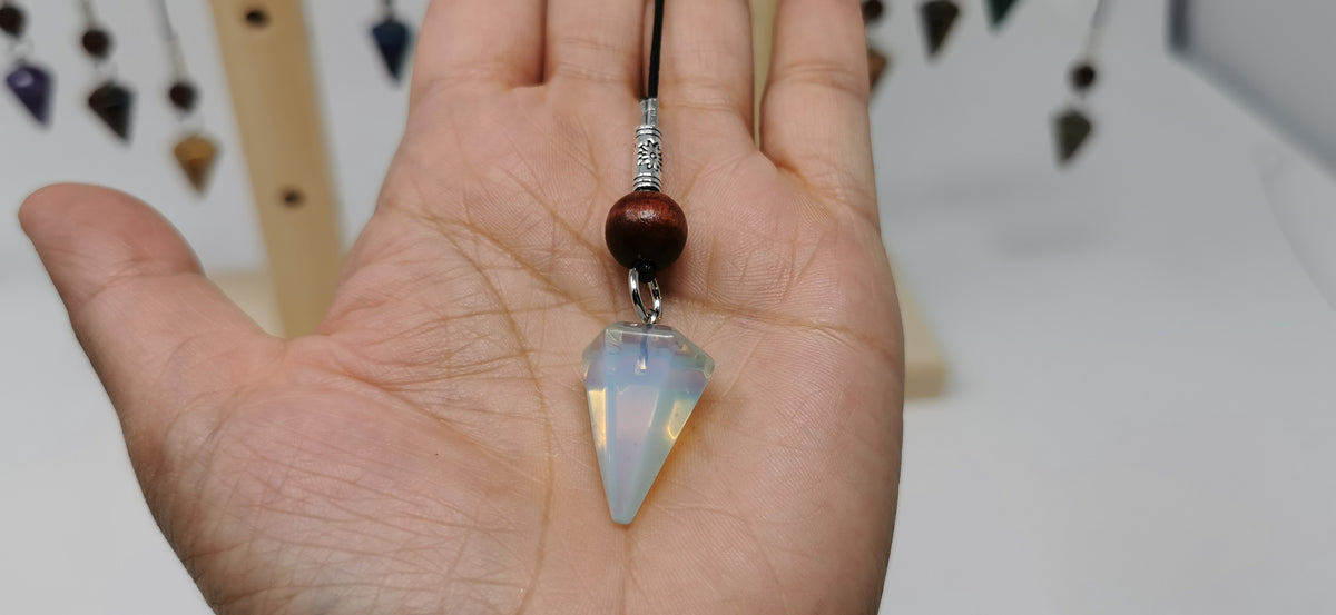 UL-8250  Pendule de radiesthesie sur corde de peau de vache /Dowsing pendulum on cowhide cord